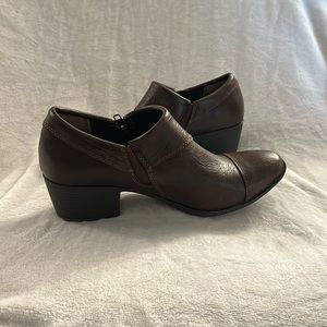 Women’s sz 7 shoes